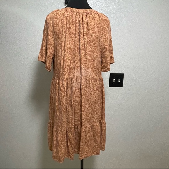 Democracy Women’s Brown Tiered Flowy Short Sleeve Dress MEDIUM - Picture 4 of 6